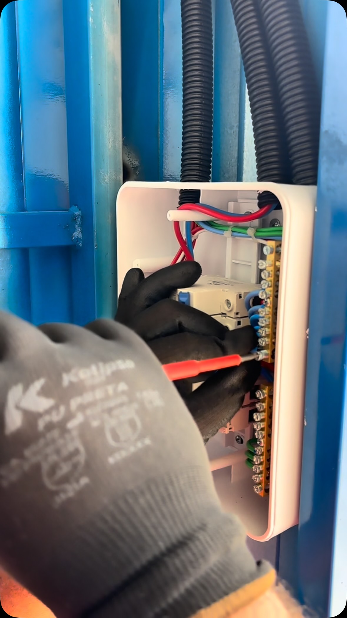 Instalação elétrica em obra comercial